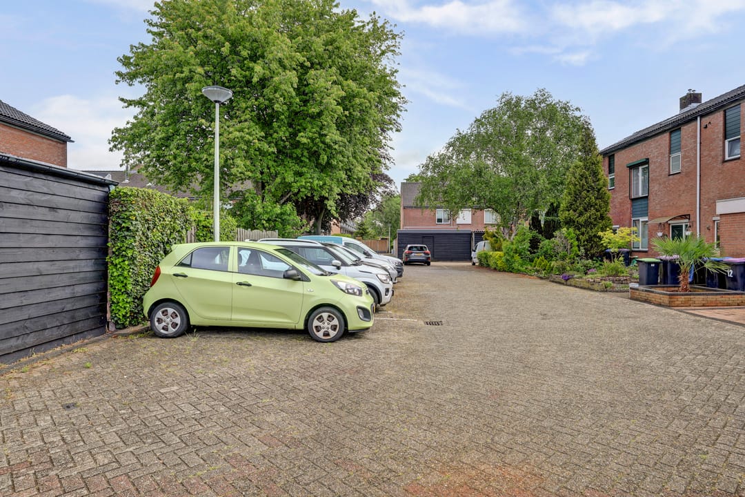 Spacious Family Home with Sunny Southeast Garden and Recent Upgrades in Quiet Location — 32