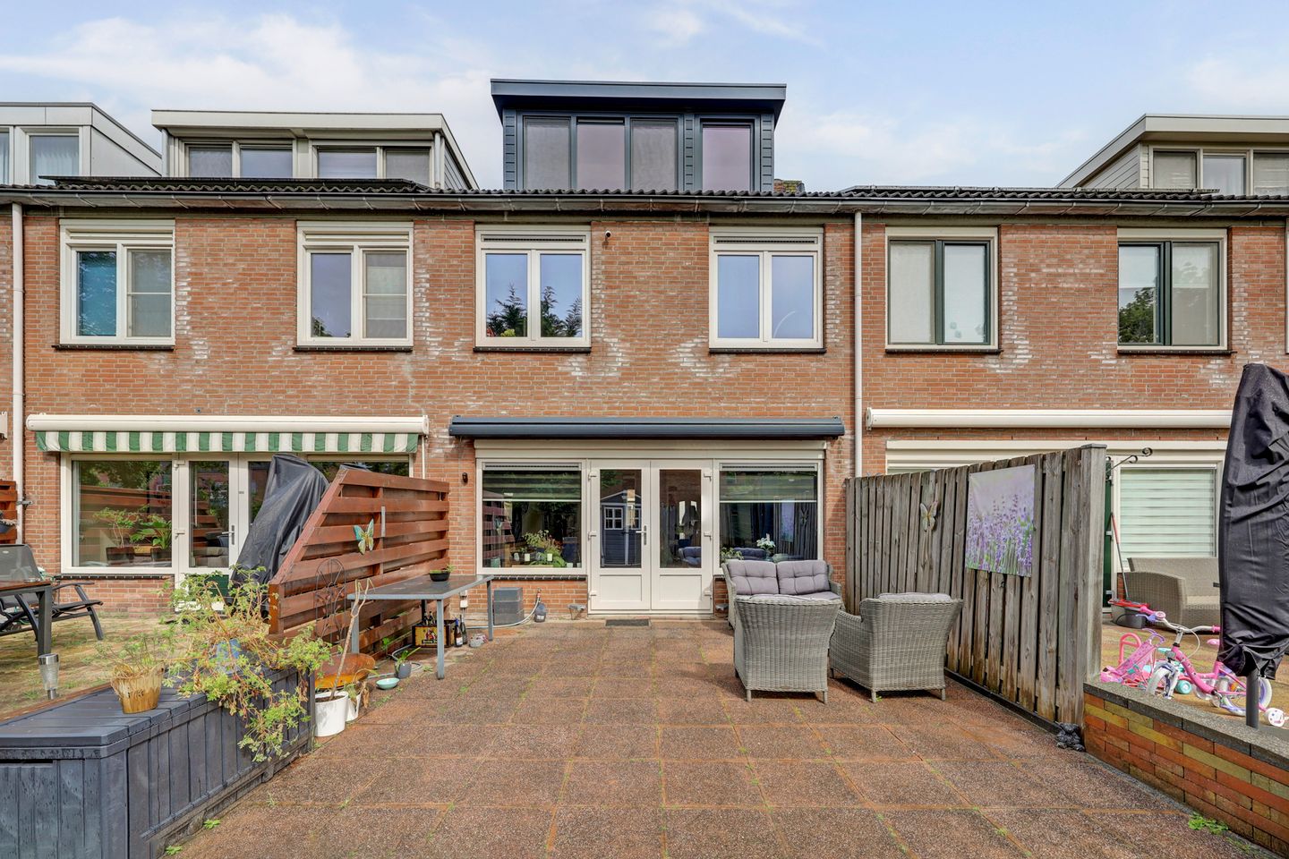 Spacious Family Home with Sunny Southeast Garden and Recent Upgrades in Quiet Location — 10