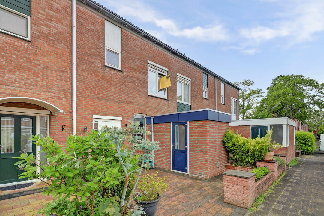 Spacious Family Home with Sunny Southeast Garden and Recent Upgrades in Quiet Location — 31