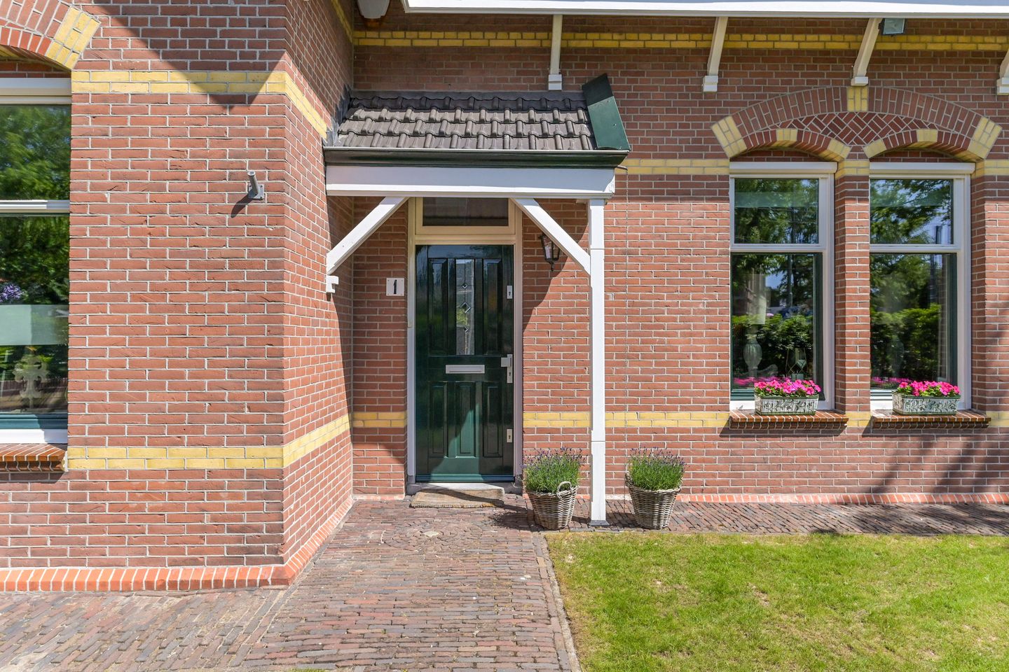 Foto 40 van Lippe-Biesterfeldweg 1