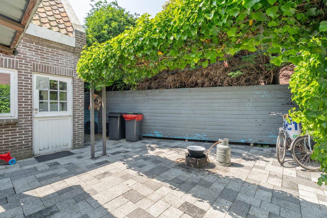 Characteristic Detached Residence with Veranda in Yerseke — 28