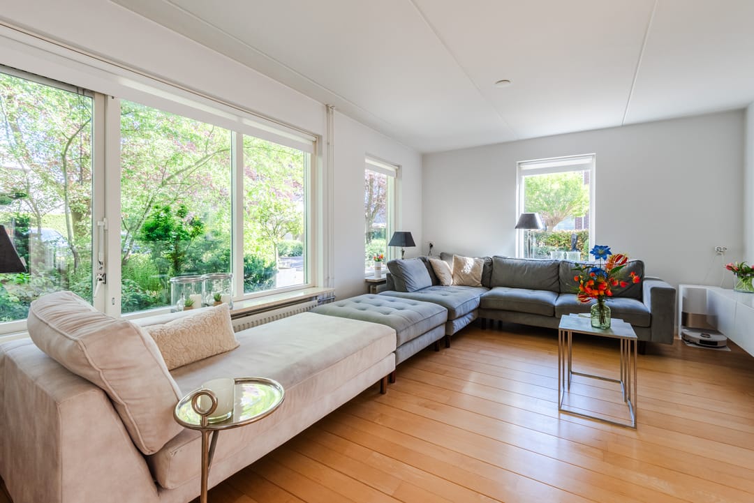Spacious Detached Home with Private Practice Suite and Solar Power — 7