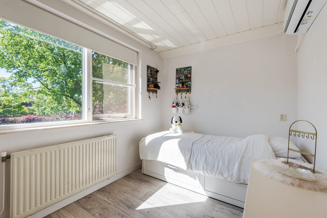 Spacious Detached Home with Private Practice Suite and Solar Power — 28