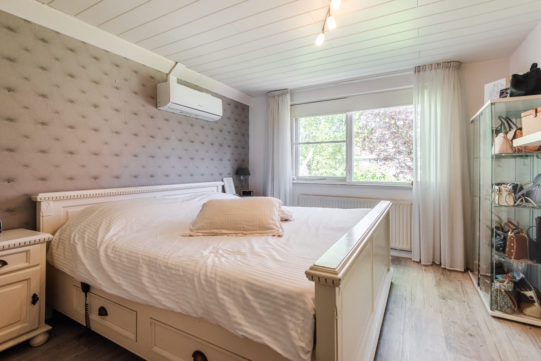 Spacious Detached Home with Private Practice Suite and Solar Power — 26