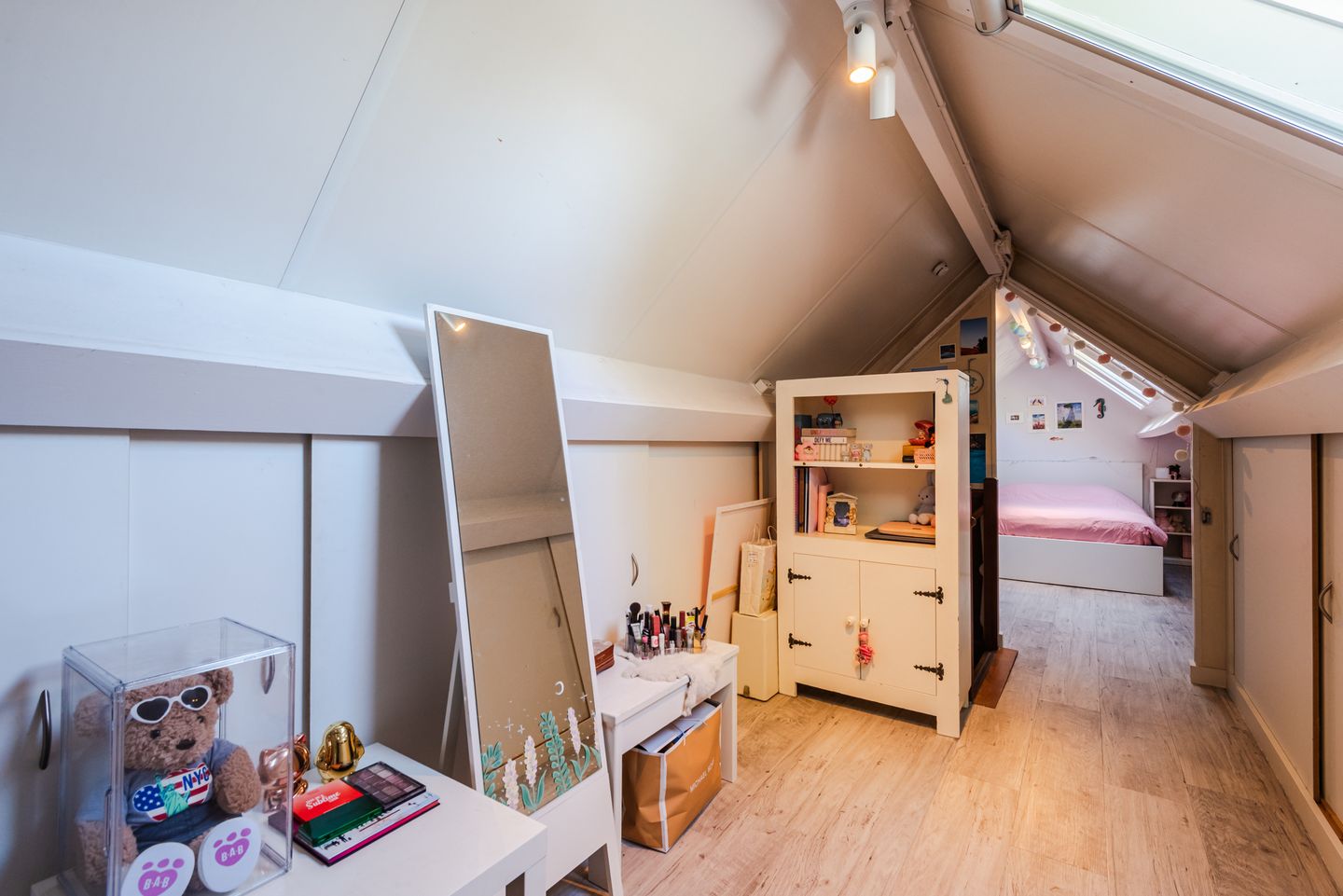Spacious Detached Home with Private Practice Suite and Solar Power — 44