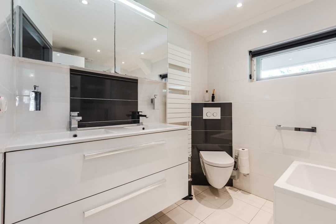 Spacious Detached Home with Private Practice Suite and Solar Power — 31