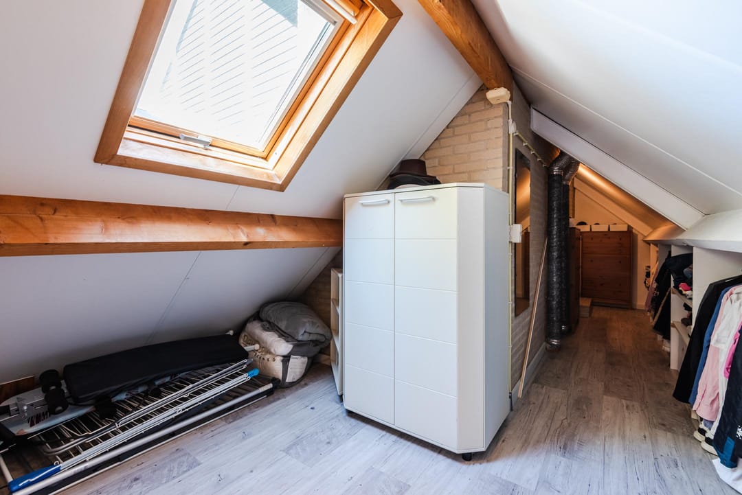 Spacious Detached Home with Private Practice Suite and Solar Power — 38