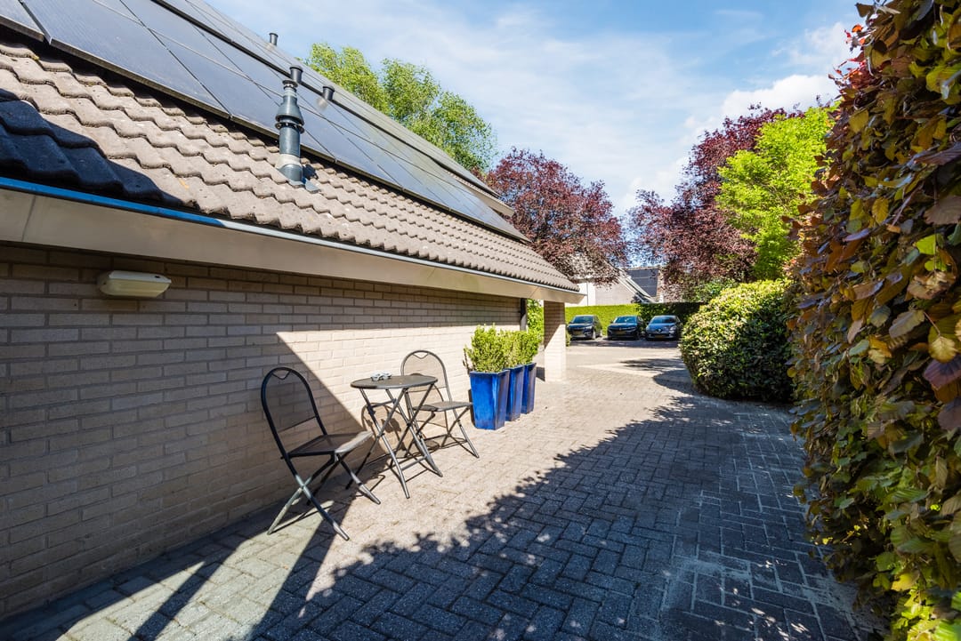 Spacious Detached Home with Private Practice Suite and Solar Power — 58