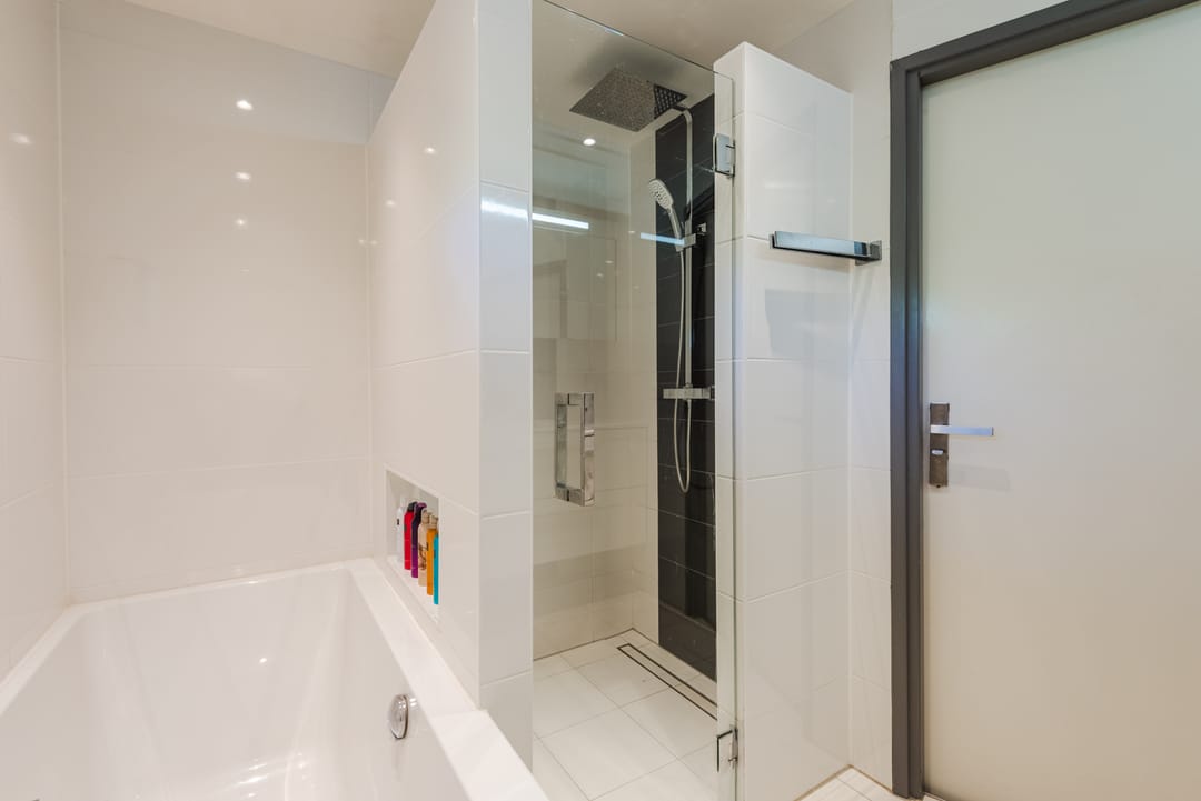 Spacious Detached Home with Private Practice Suite and Solar Power — 32