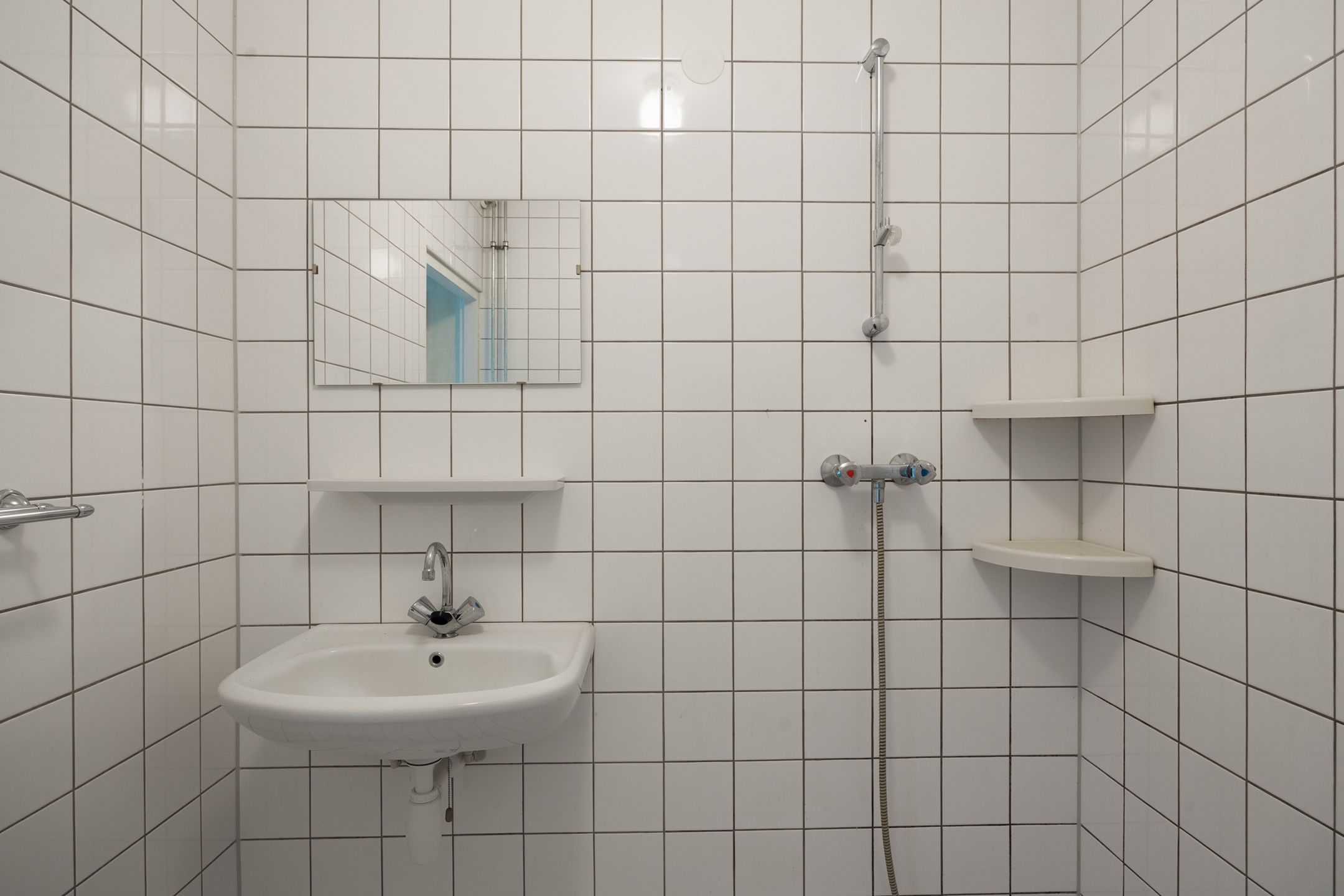 Spacious Apartment with Two Parking Spaces and Sunny Terraces in Capelle aan den IJssel — 24