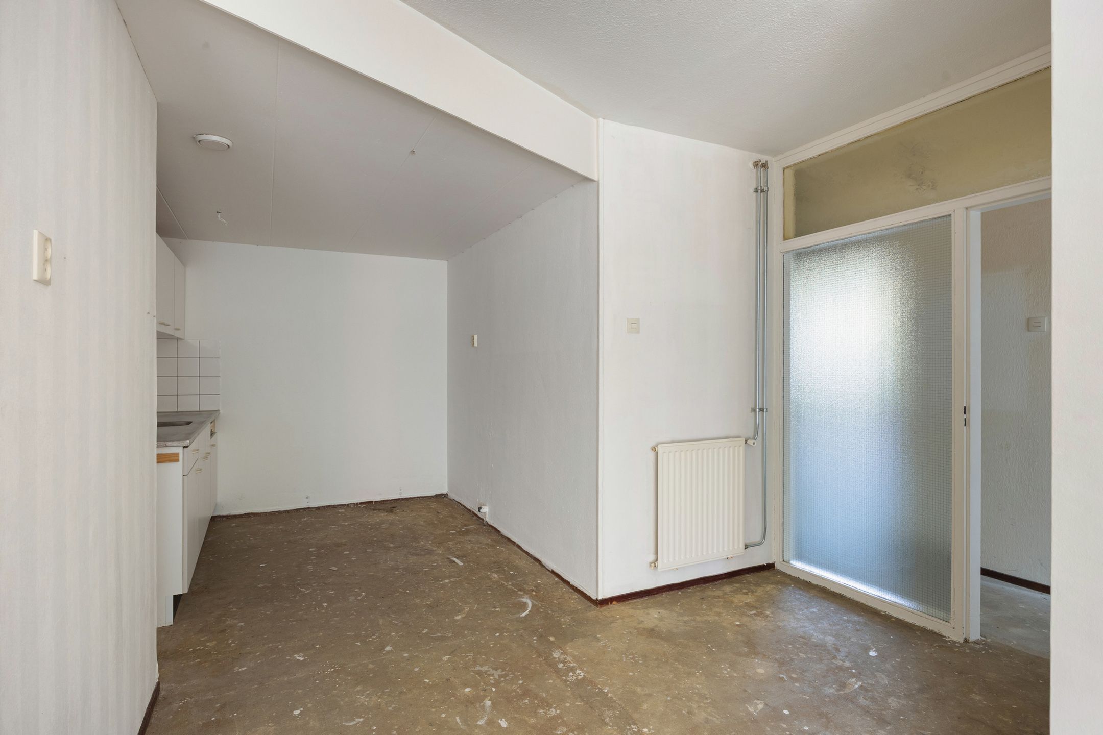 Spacious Apartment with Two Parking Spaces and Sunny Terraces in Capelle aan den IJssel — 12