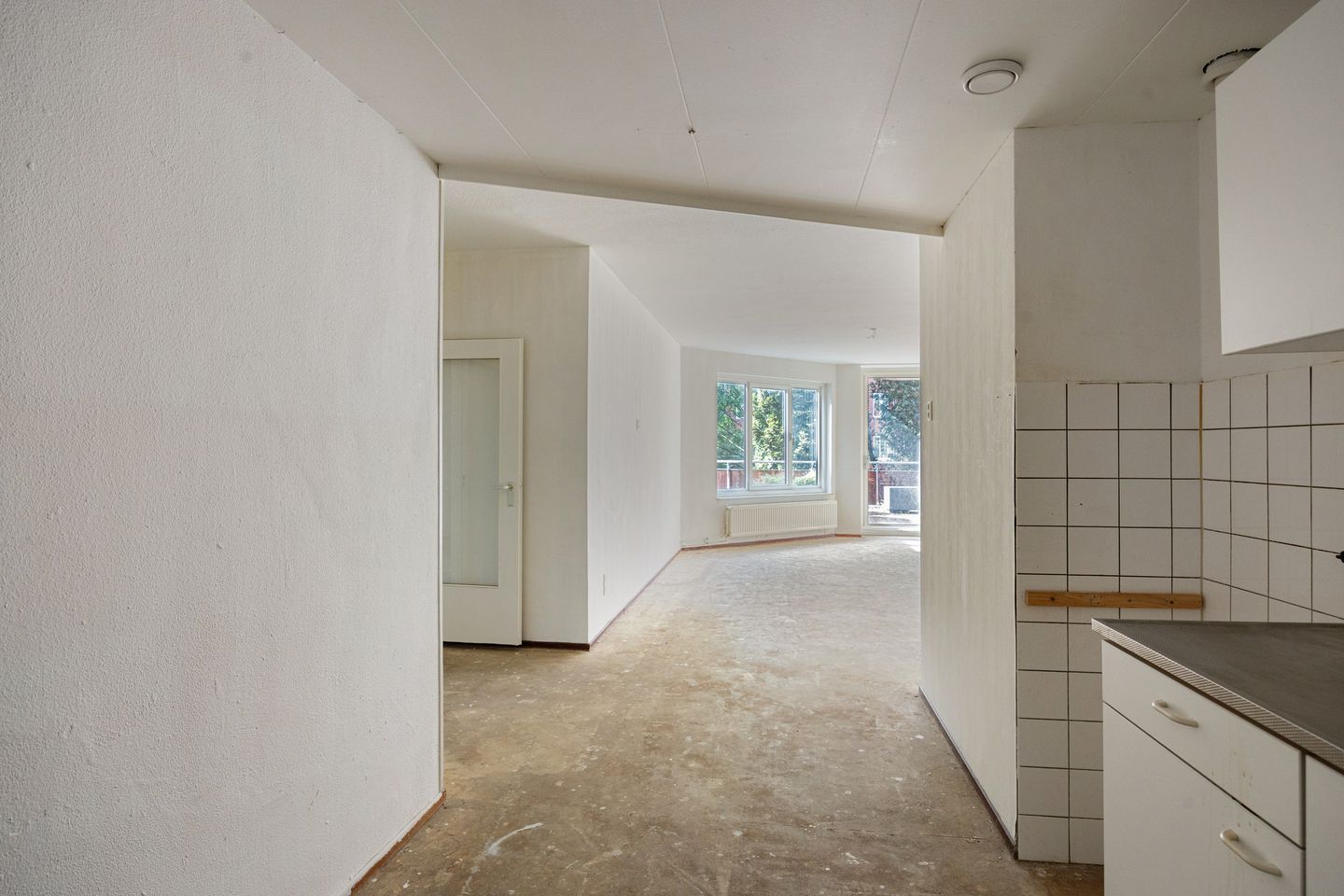 Spacious Apartment with Two Parking Spaces and Sunny Terraces in Capelle aan den IJssel — 14