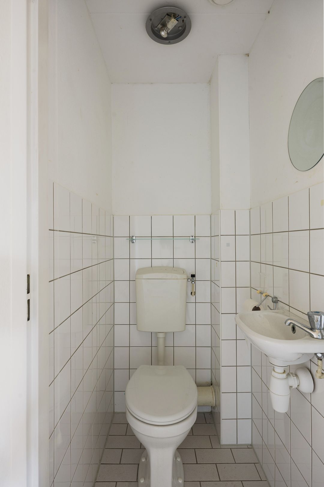 Spacious Apartment with Two Parking Spaces and Sunny Terraces in Capelle aan den IJssel — 11
