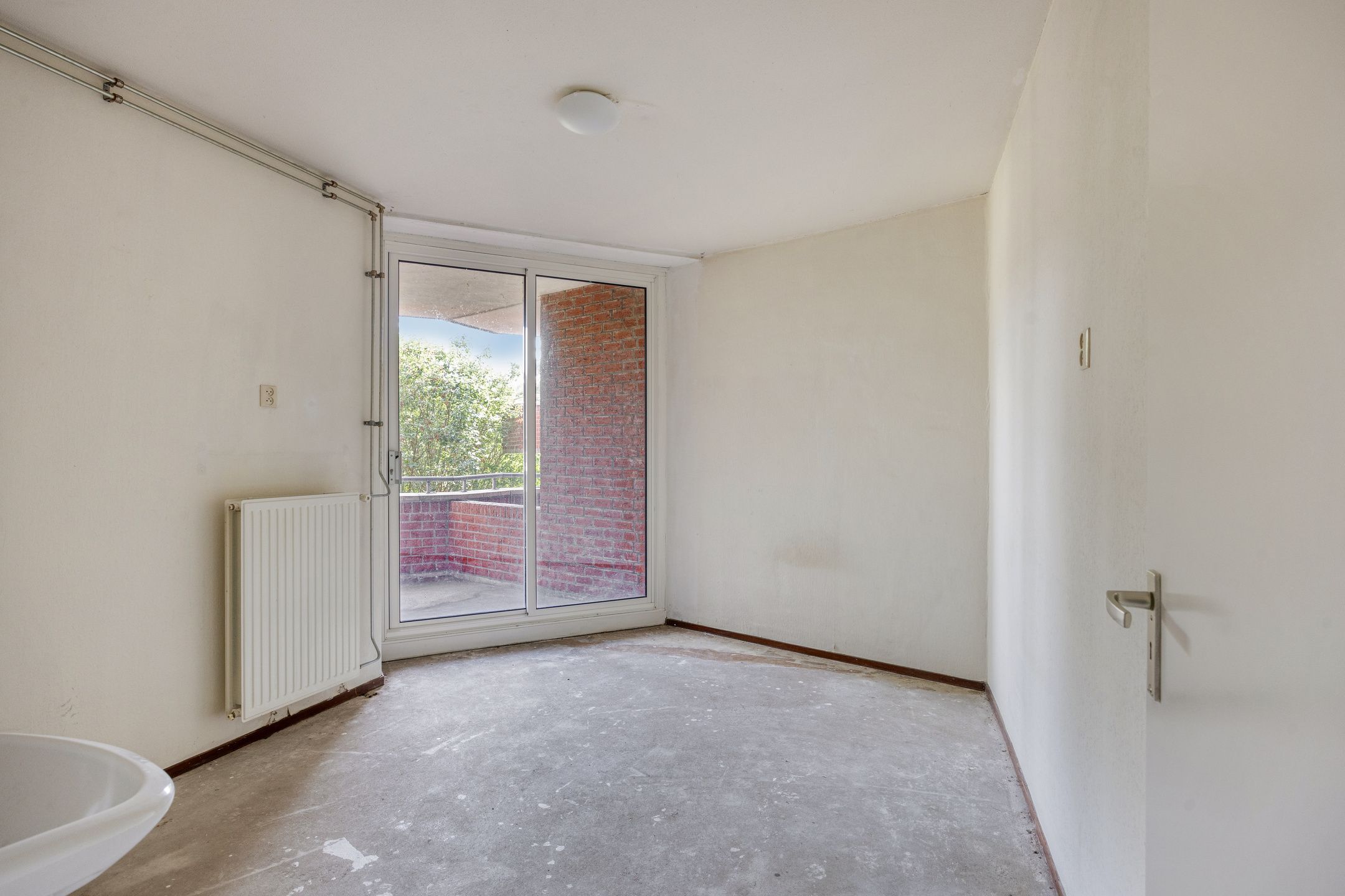 Spacious Apartment with Two Parking Spaces and Sunny Terraces in Capelle aan den IJssel — 21
