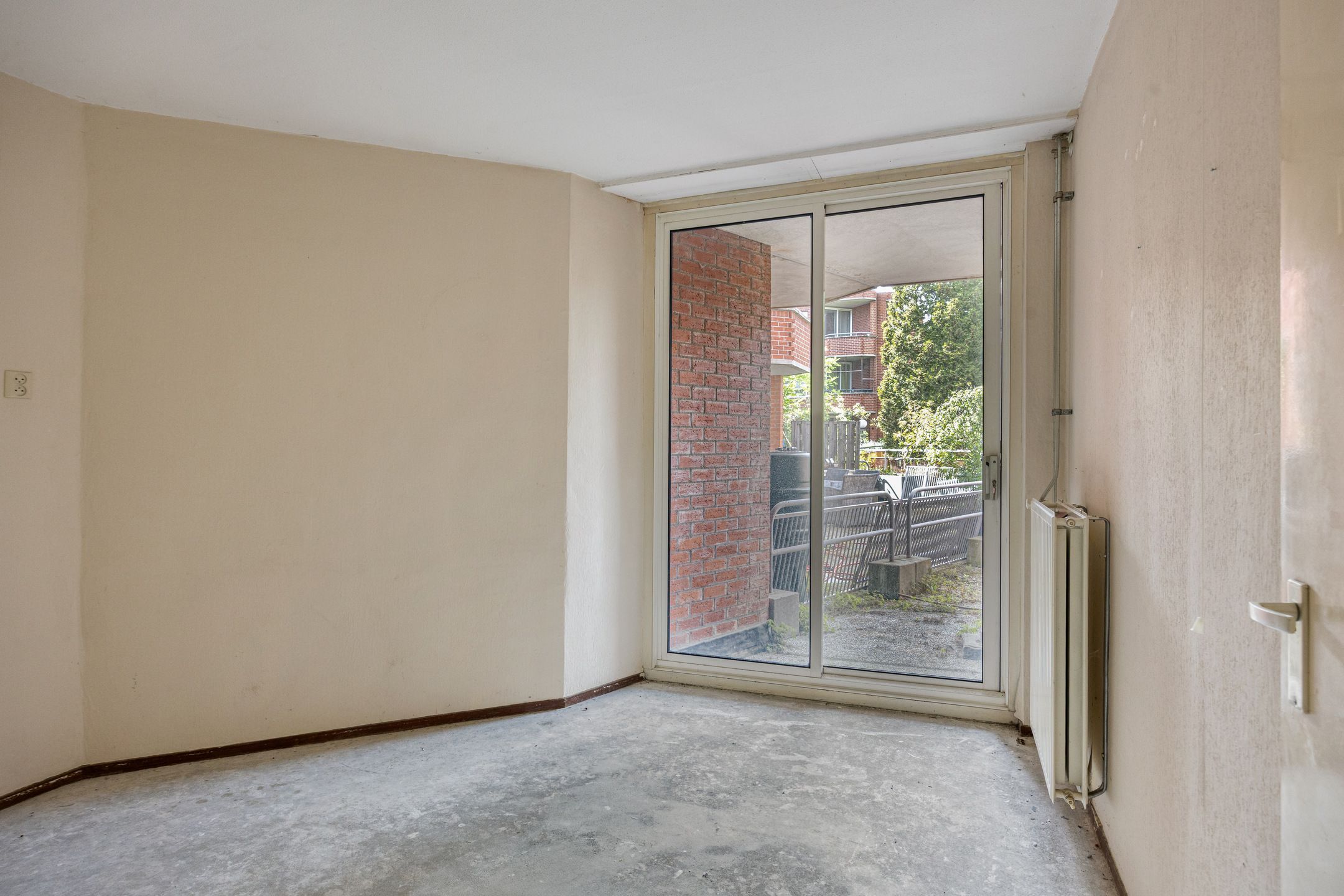 Spacious Apartment with Two Parking Spaces and Sunny Terraces in Capelle aan den IJssel — 18