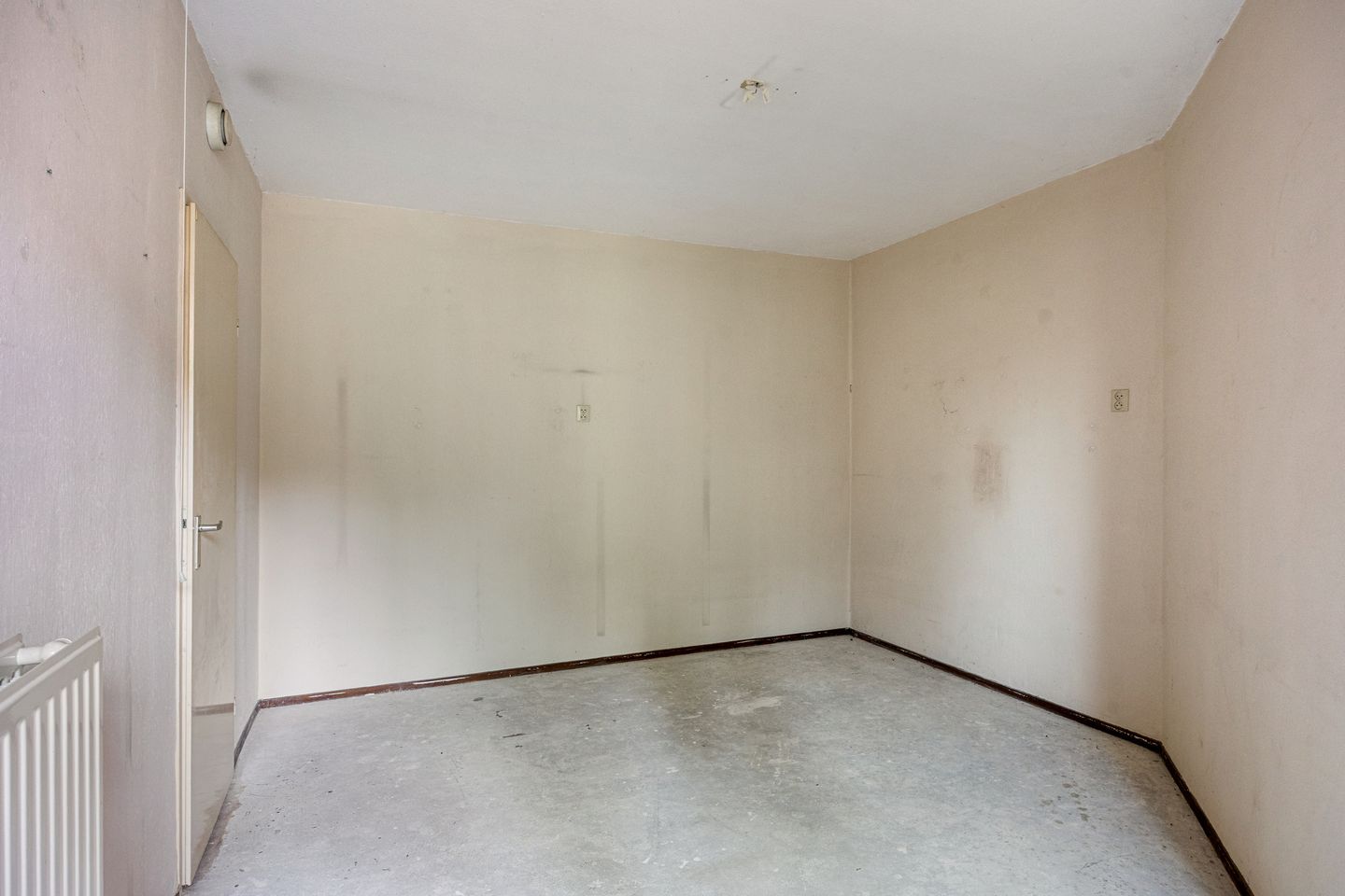Spacious Apartment with Two Parking Spaces and Sunny Terraces in Capelle aan den IJssel — 20