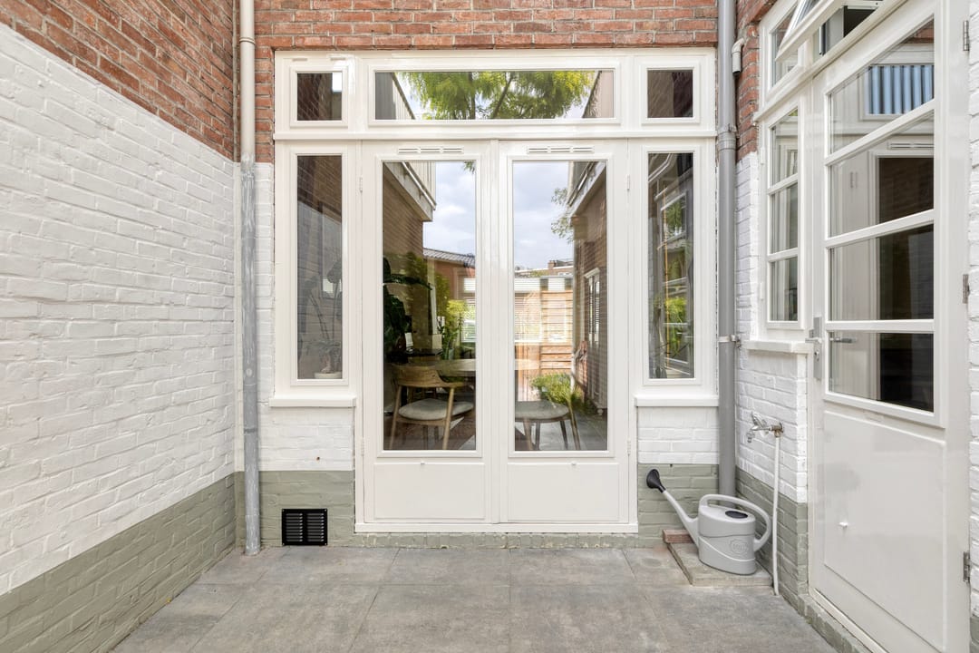 Modernized Ground Floor Apartment with Spacious Garden in Utrecht — 13