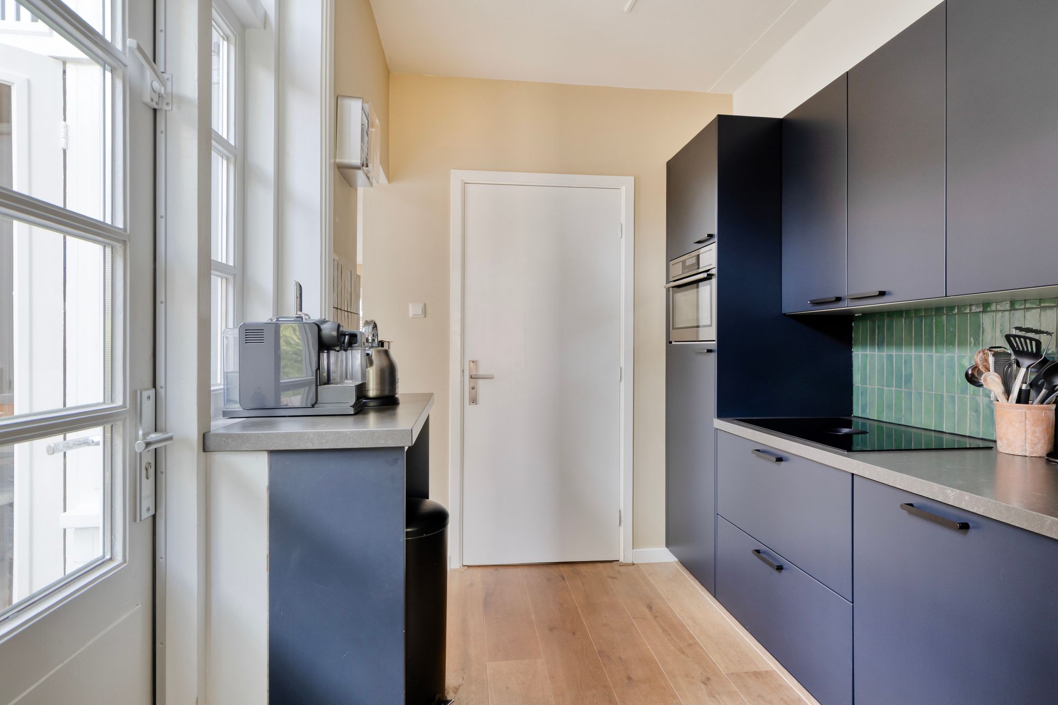 Modernized Ground Floor Apartment with Spacious Garden in Utrecht — 18