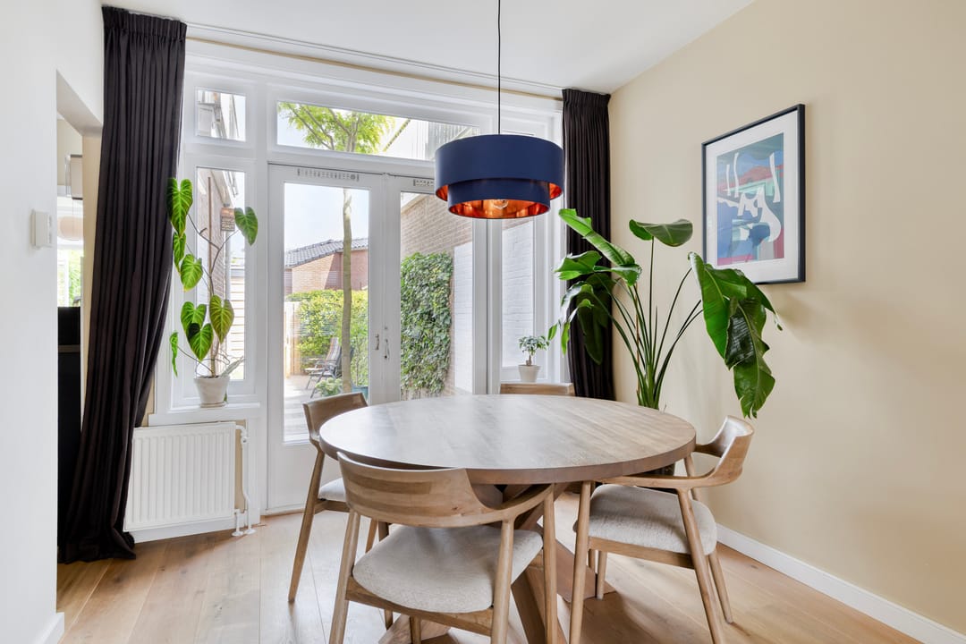 Modernized Ground Floor Apartment with Spacious Garden in Utrecht — 11