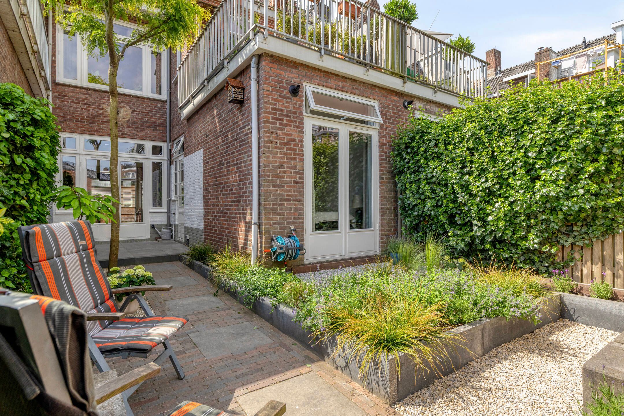 Modernized Ground Floor Apartment with Spacious Garden in Utrecht — 24