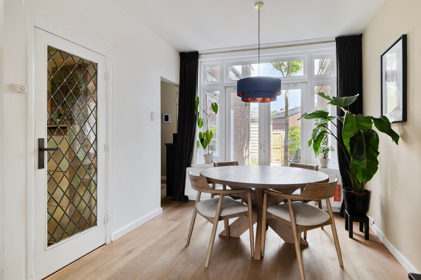 Modernized Ground Floor Apartment with Spacious Garden in Utrecht — 10