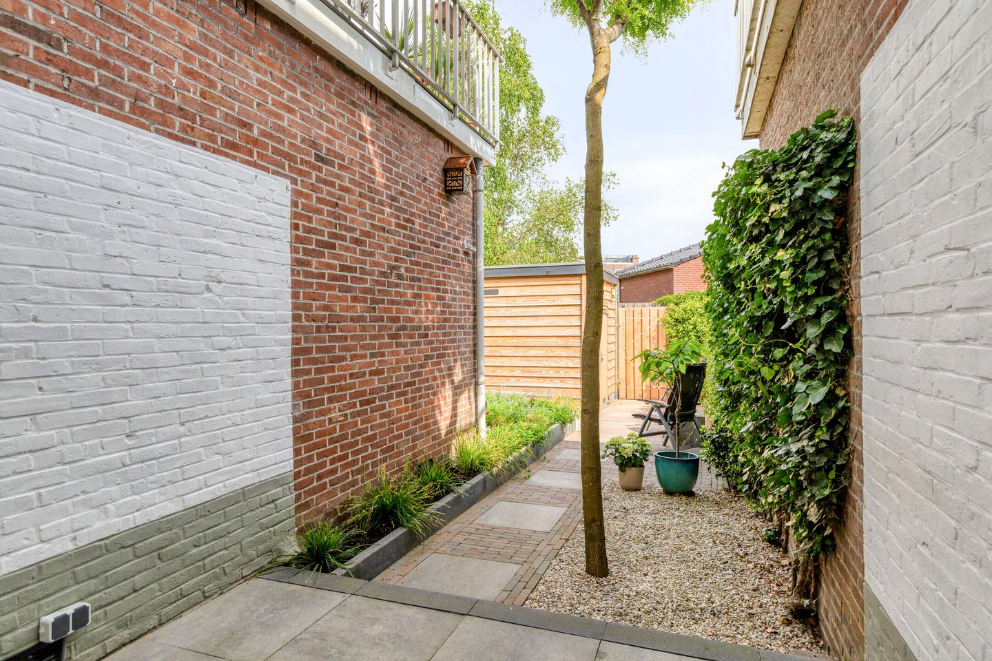 Modernized Ground Floor Apartment with Spacious Garden in Utrecht — 29