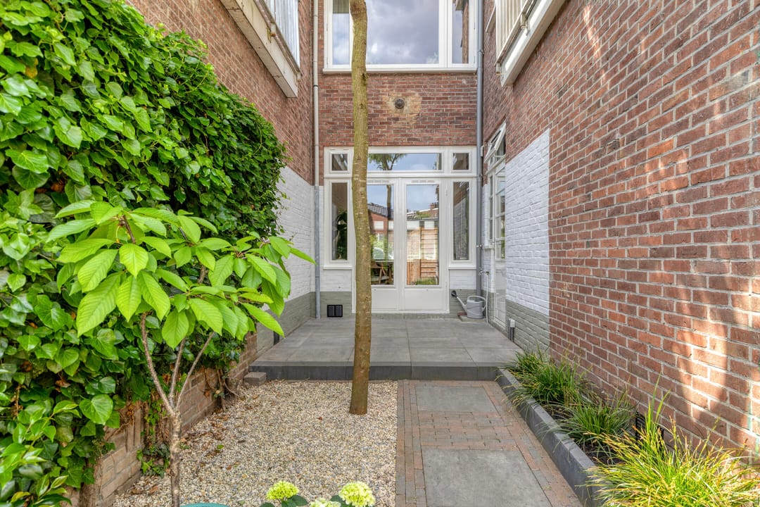 Modernized Ground Floor Apartment with Spacious Garden in Utrecht — 28