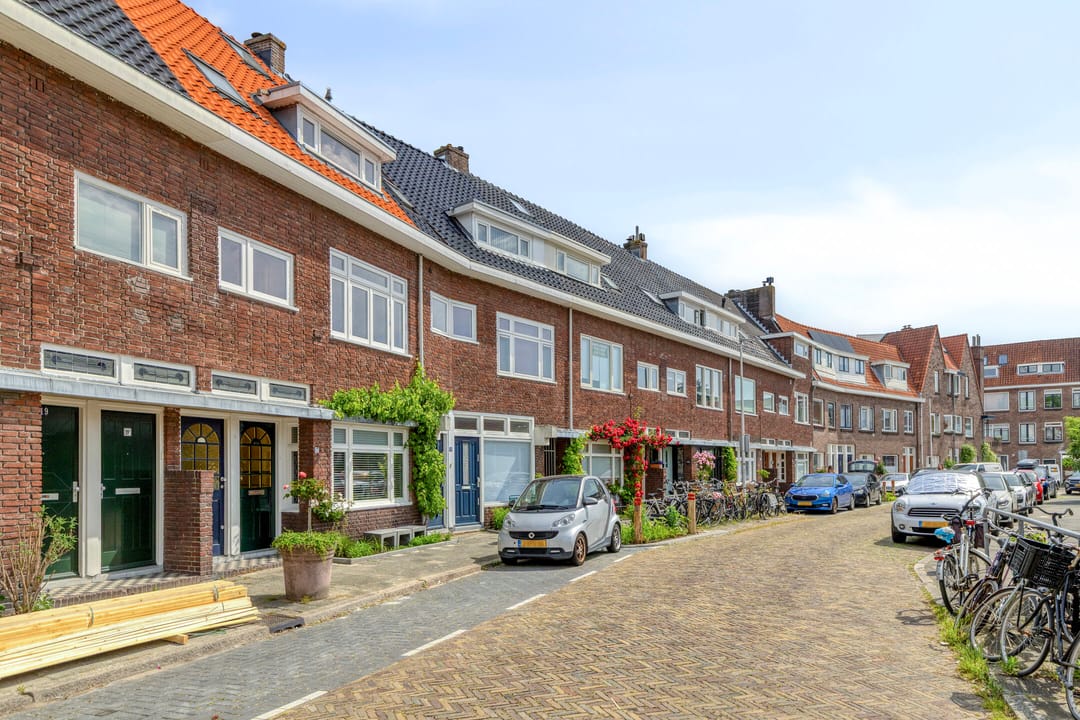Modernized Ground Floor Apartment with Spacious Garden in Utrecht — 37