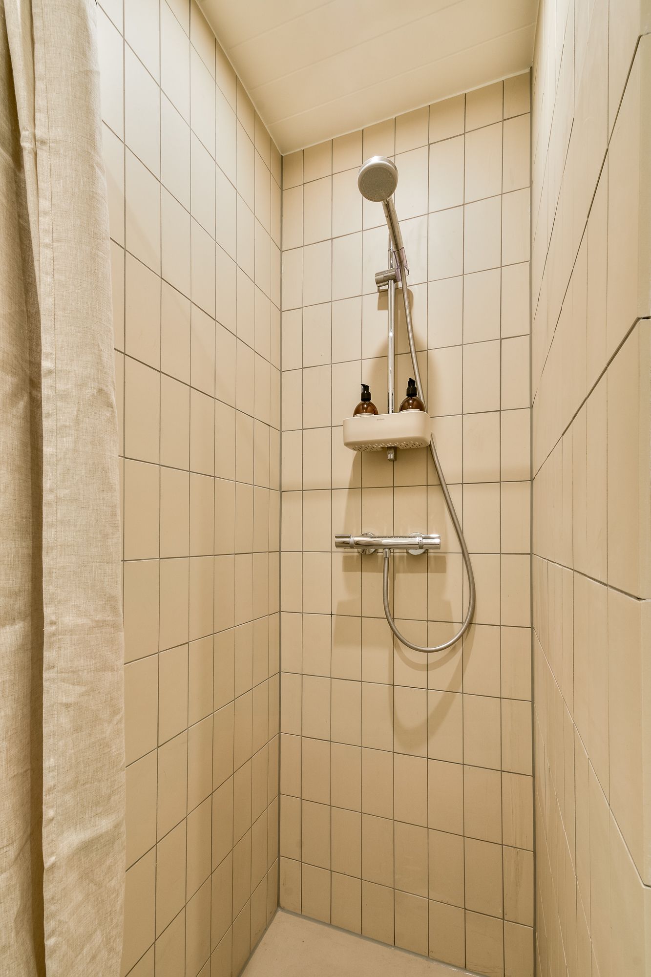 Renovated 3-Room Apartment in Jordaan with Canal Views — 27