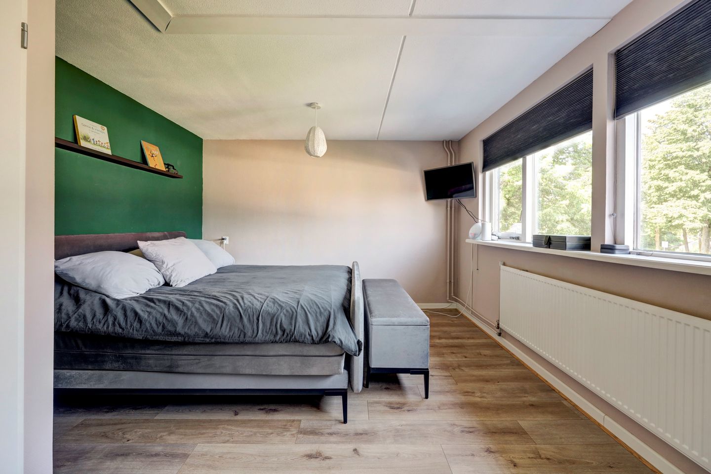 Spacious corner house with dormer, large garden and modern amenities — 10