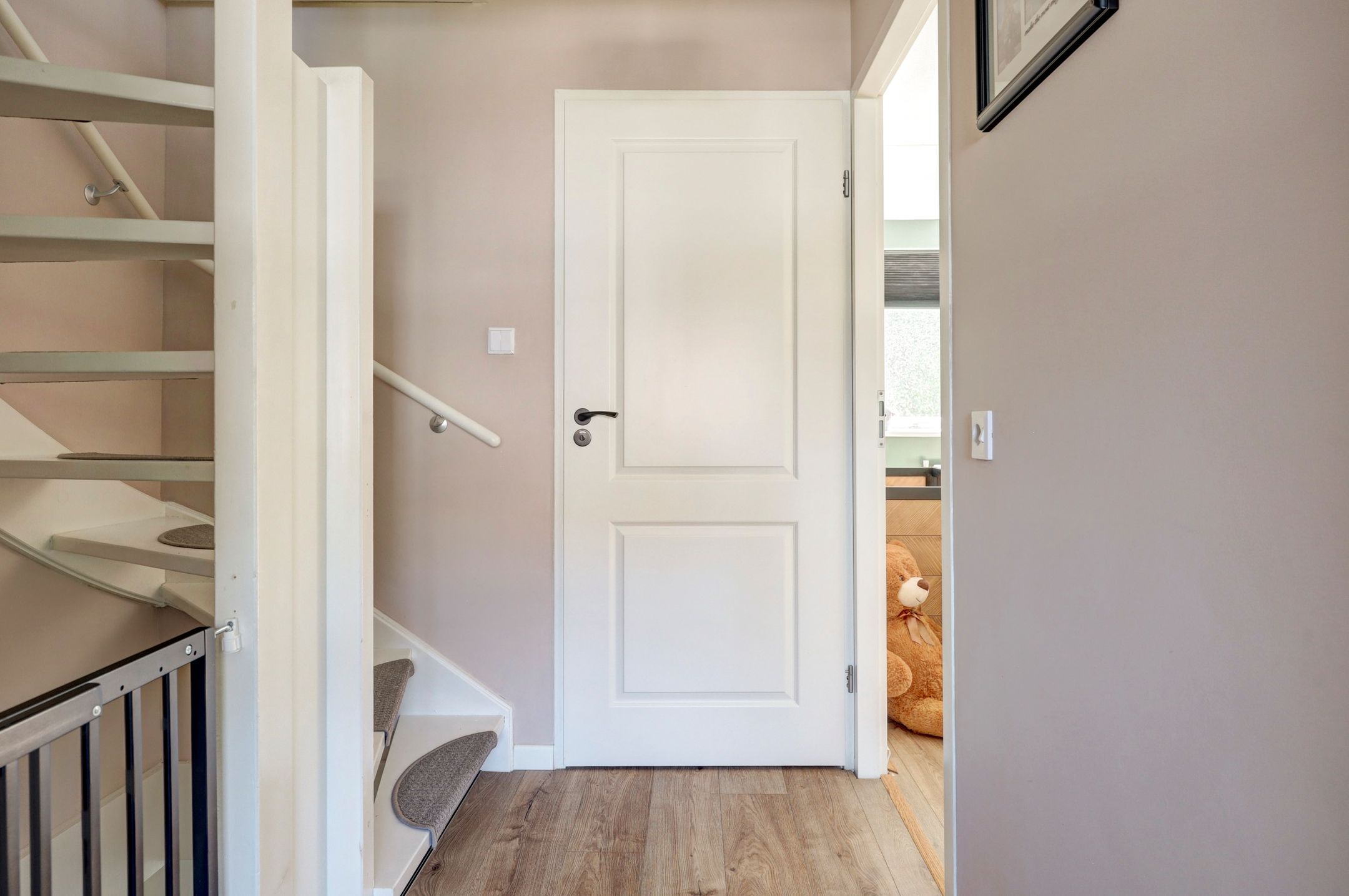 Spacious corner house with dormer, large garden and modern amenities — 15