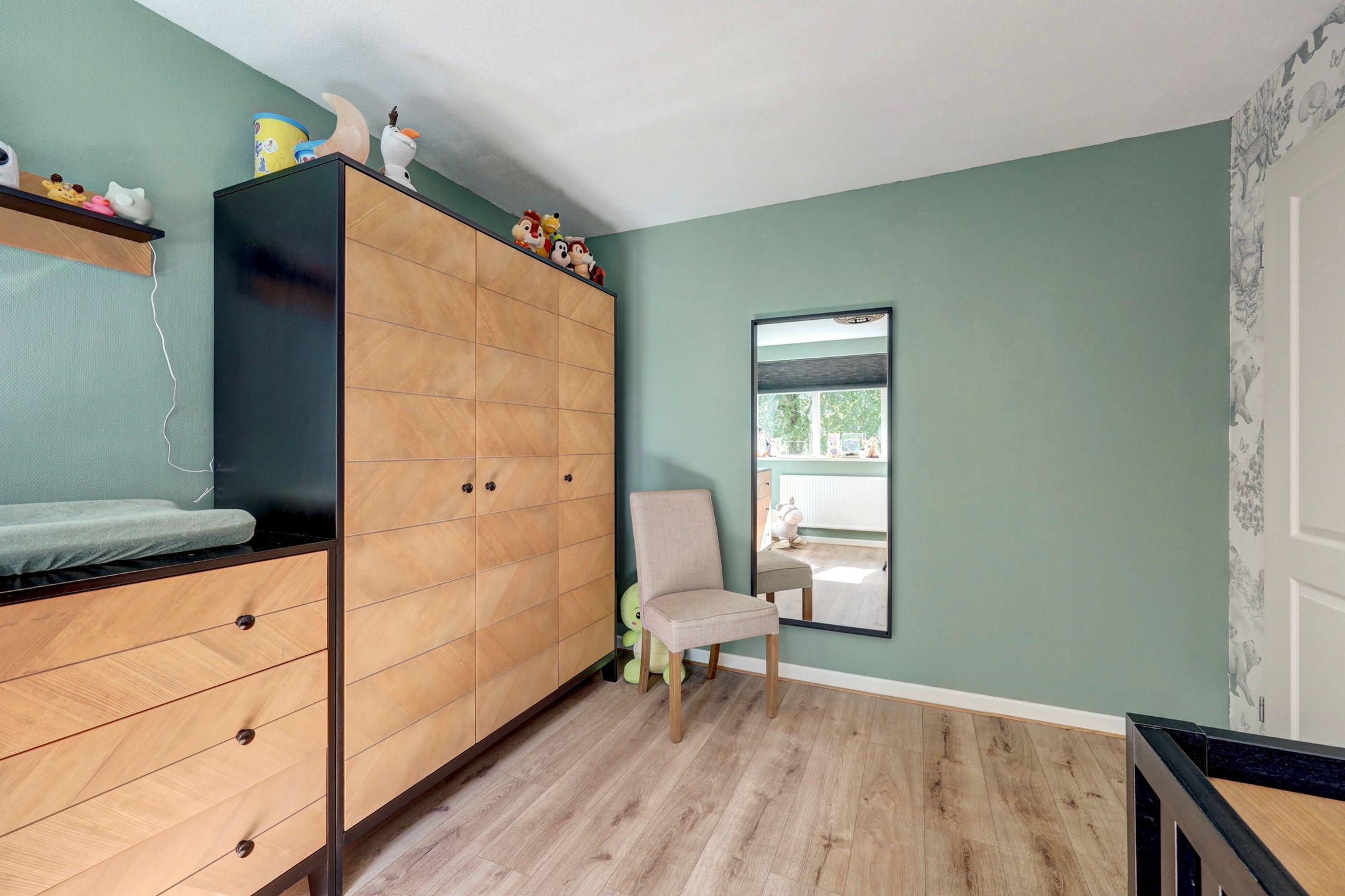 Spacious corner house with dormer, large garden and modern amenities — 12