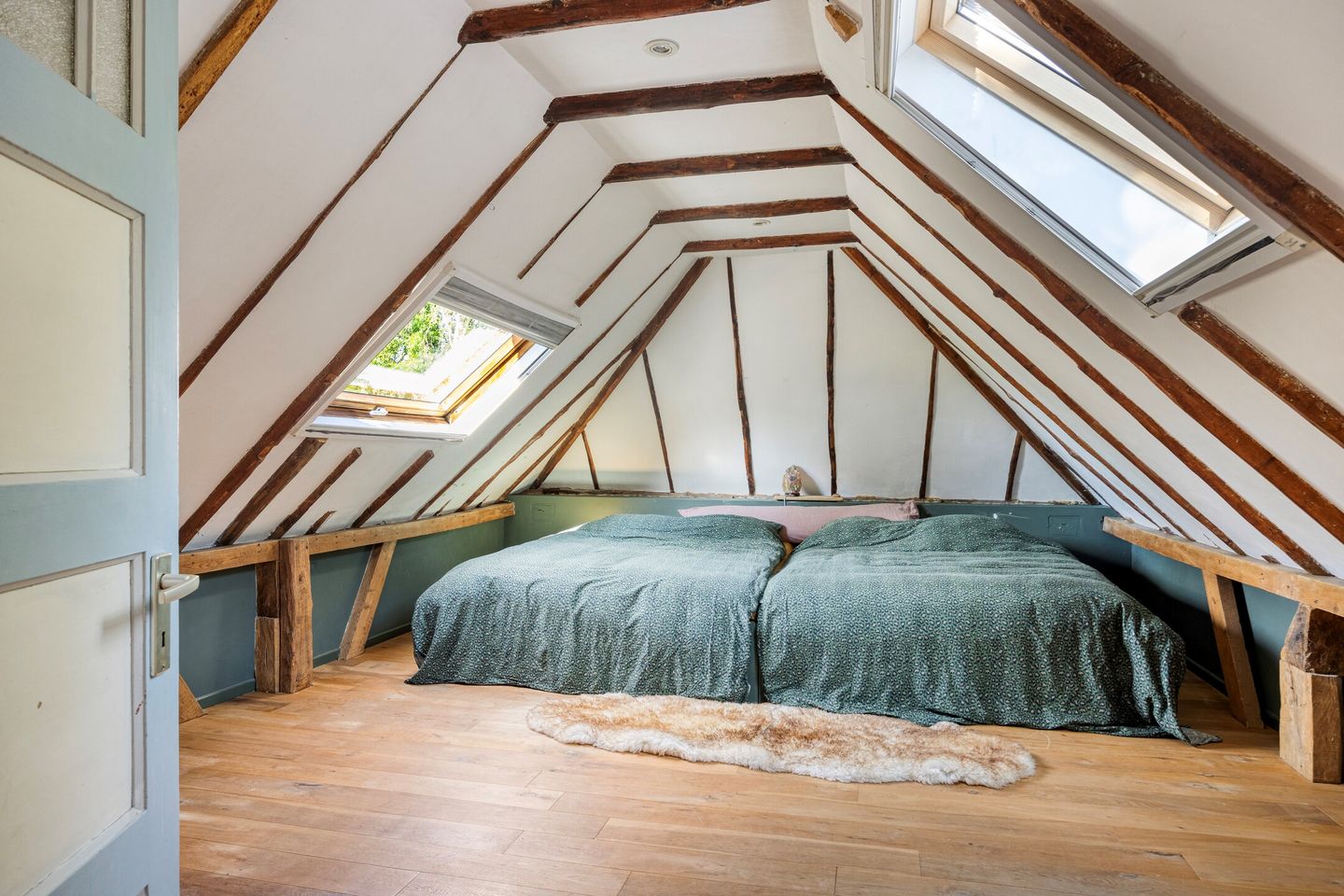 Exceptional Thatched Farmhouse with Pool, Sauna, and Private Guest House — 20