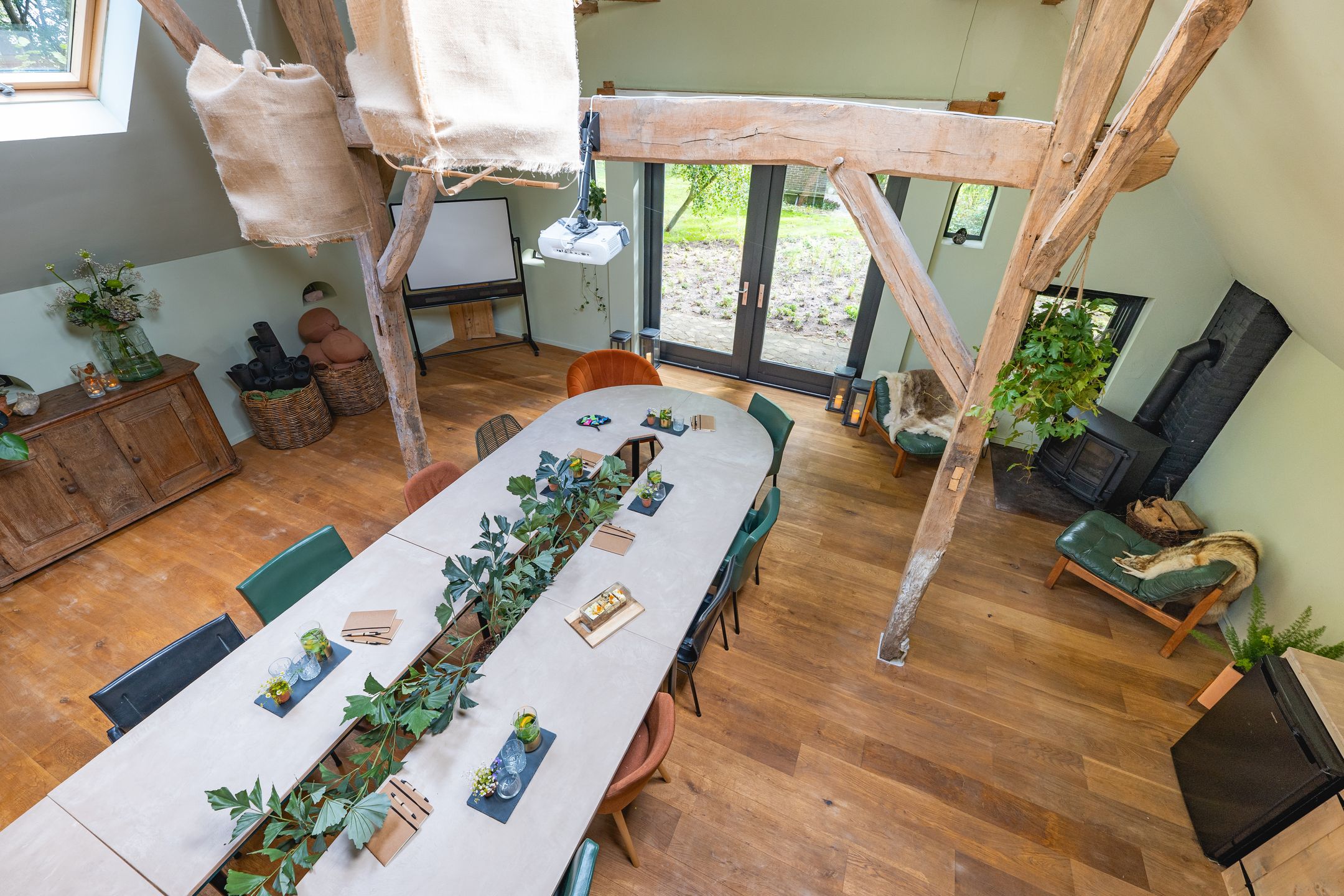 Exceptional Thatched Farmhouse with Pool, Sauna, and Private Guest House — 27