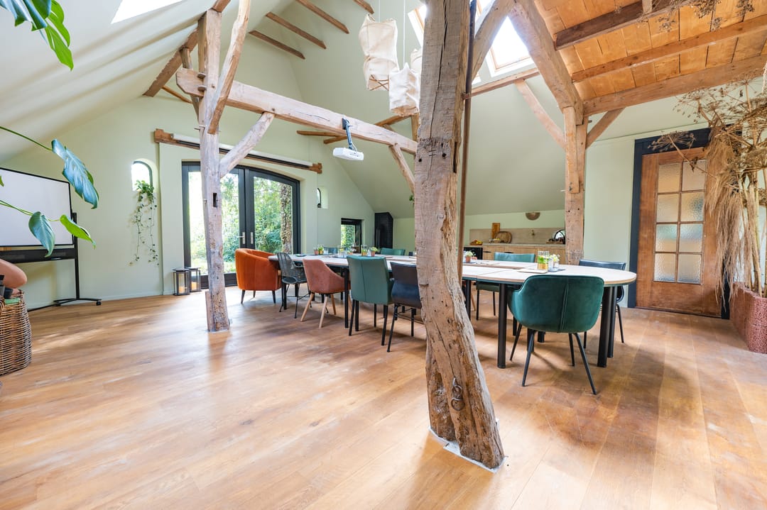 Exceptional Thatched Farmhouse with Pool, Sauna, and Private Guest House — 28
