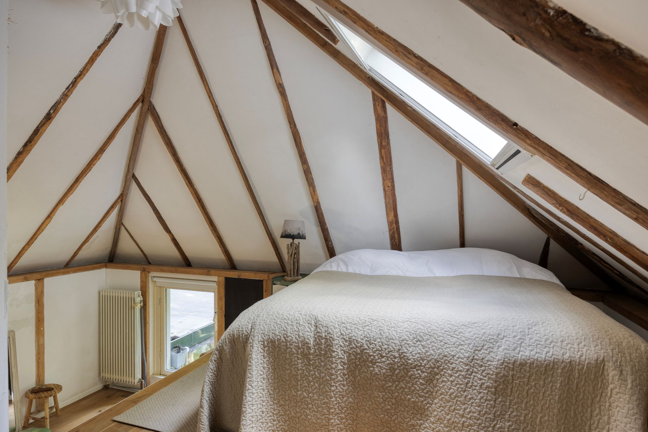 Exceptional Thatched Farmhouse with Pool, Sauna, and Private Guest House — 21