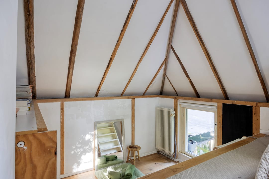 Exceptional Thatched Farmhouse with Pool, Sauna, and Private Guest House — 22