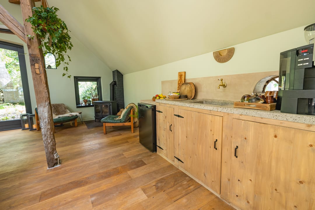 Exceptional Thatched Farmhouse with Pool, Sauna, and Private Guest House — 31