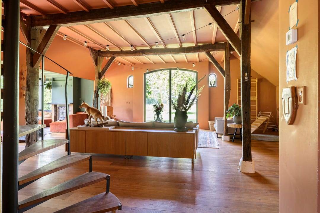 Exceptional Thatched Farmhouse with Pool, Sauna, and Private Guest House — 11