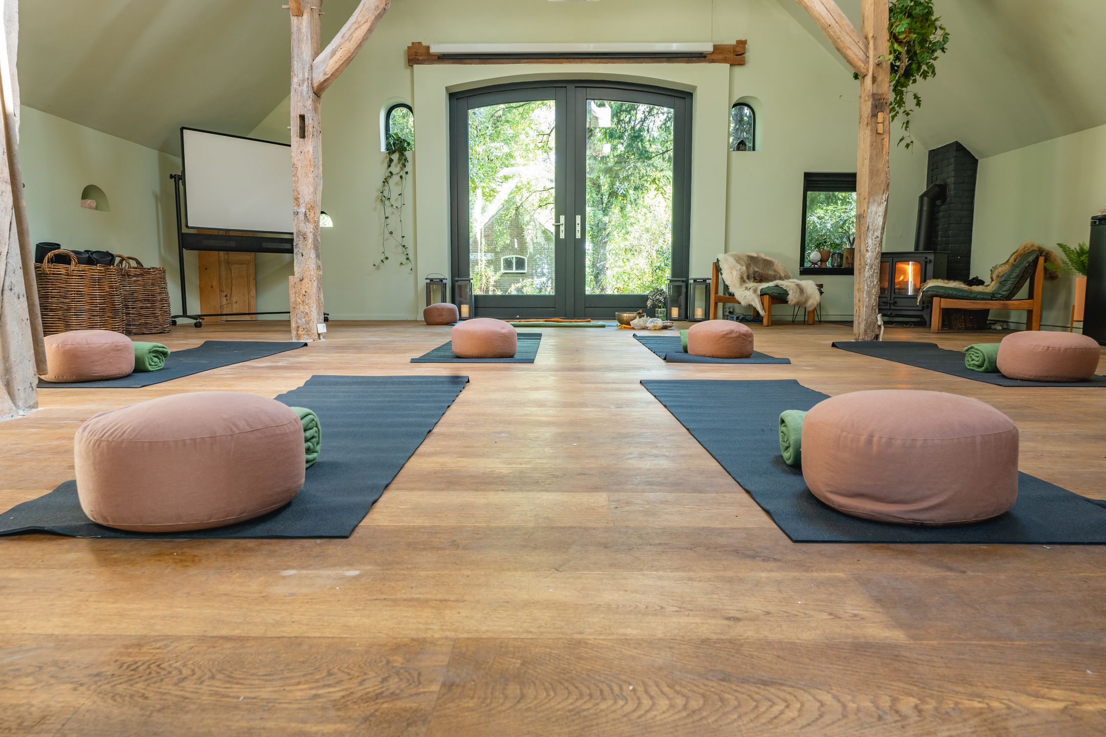 Exceptional Thatched Farmhouse with Pool, Sauna, and Private Guest House — 30