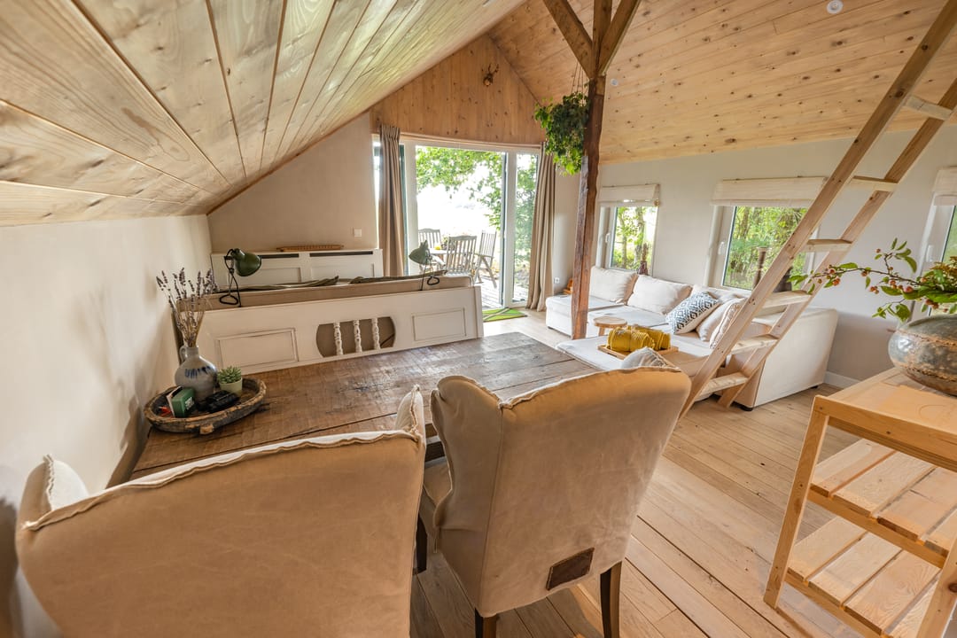 Exceptional Thatched Farmhouse with Pool, Sauna, and Private Guest House — 38