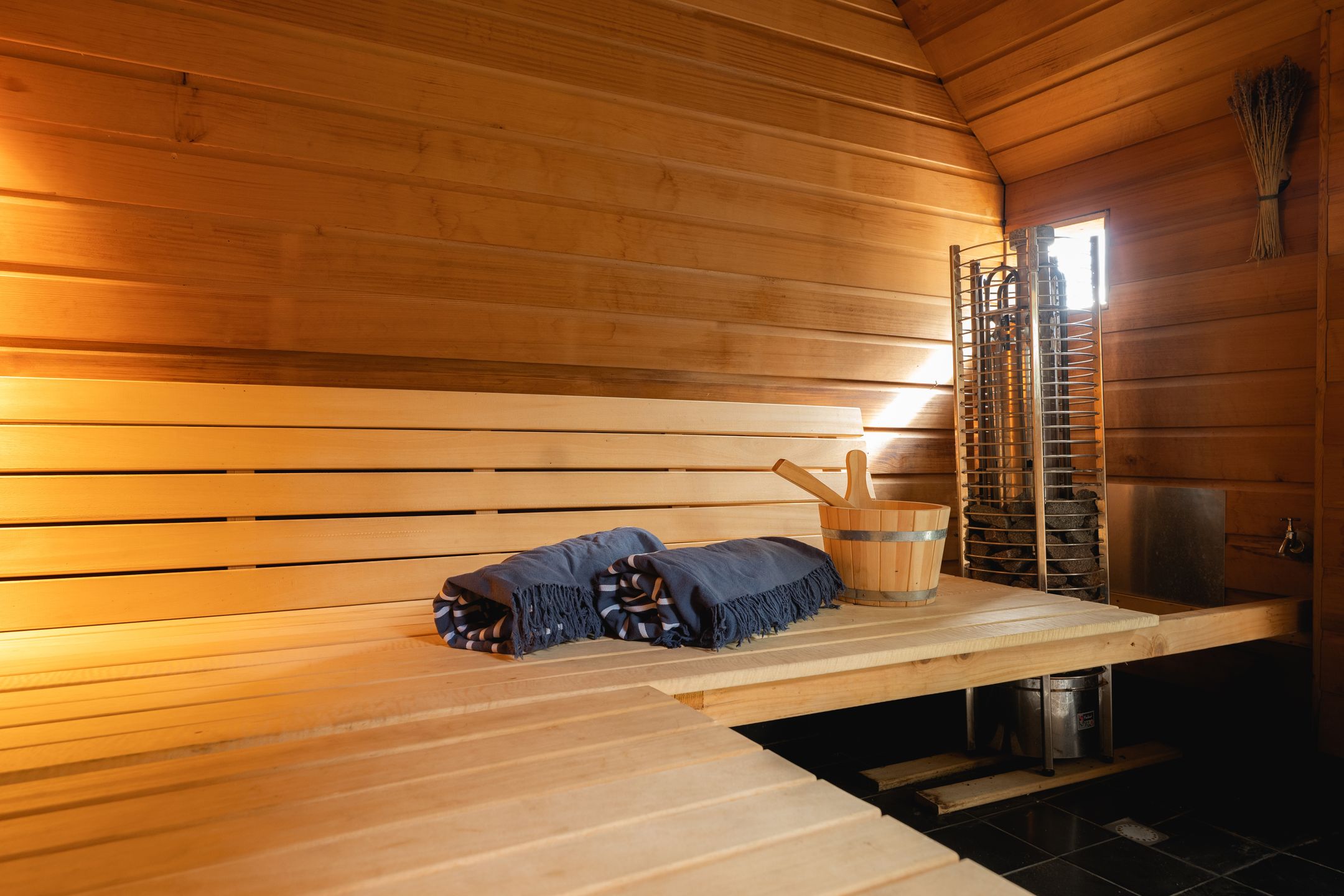 Exceptional Thatched Farmhouse with Pool, Sauna, and Private Guest House — 45