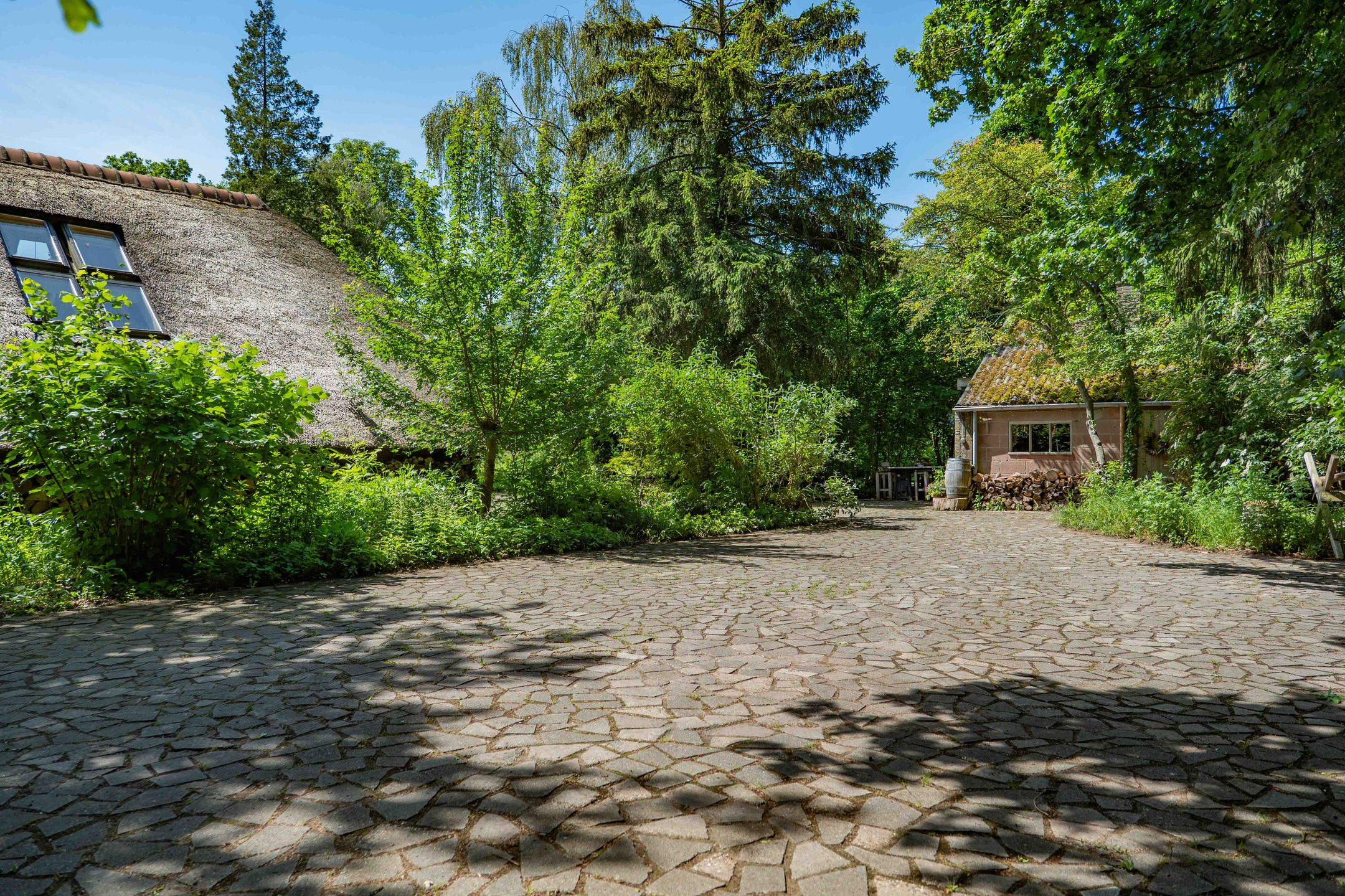 Exceptional Thatched Farmhouse with Pool, Sauna, and Private Guest House — 66