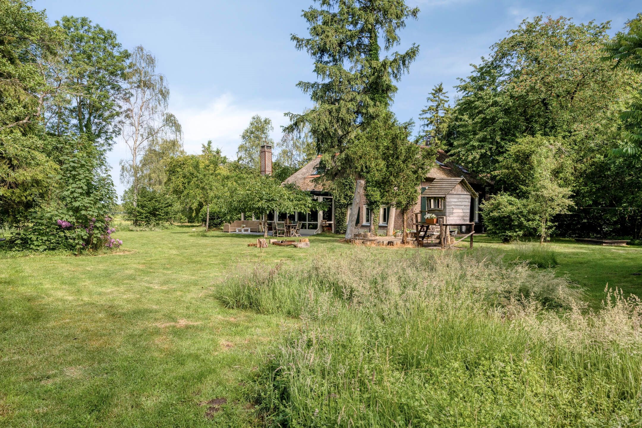 Exceptional Thatched Farmhouse with Pool, Sauna, and Private Guest House — 60