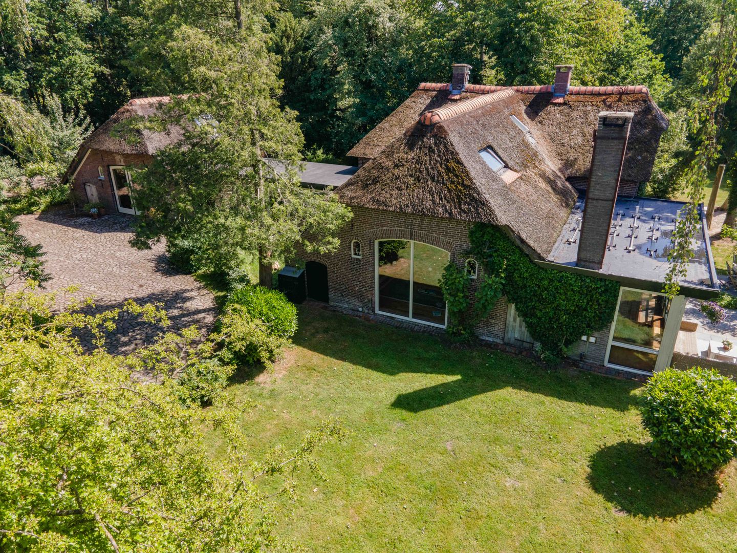 Exceptional Thatched Farmhouse with Pool, Sauna, and Private Guest House — 55