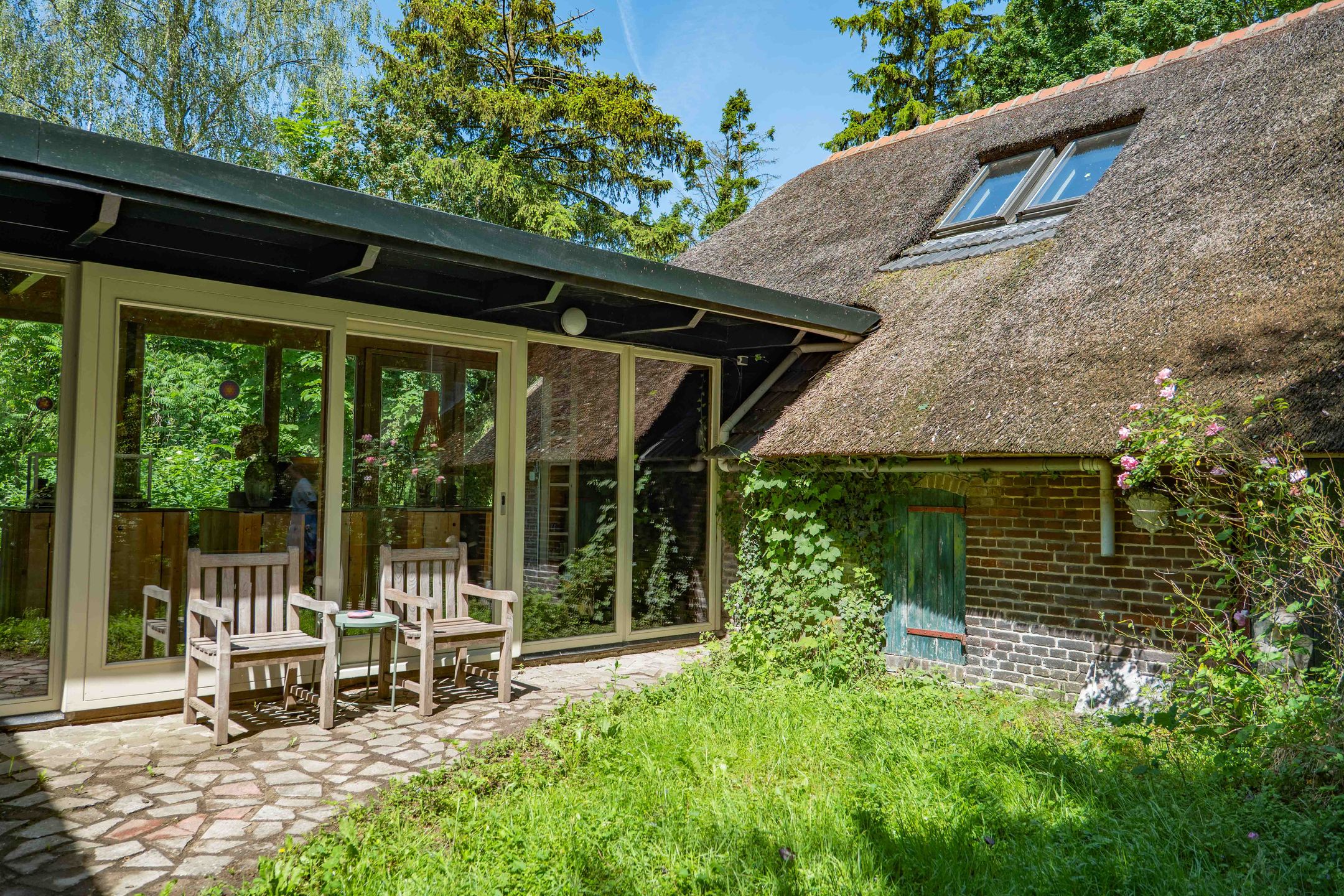 Exceptional Thatched Farmhouse with Pool, Sauna, and Private Guest House — 63