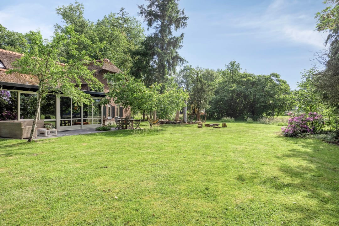 Exceptional Thatched Farmhouse with Pool, Sauna, and Private Guest House — 58