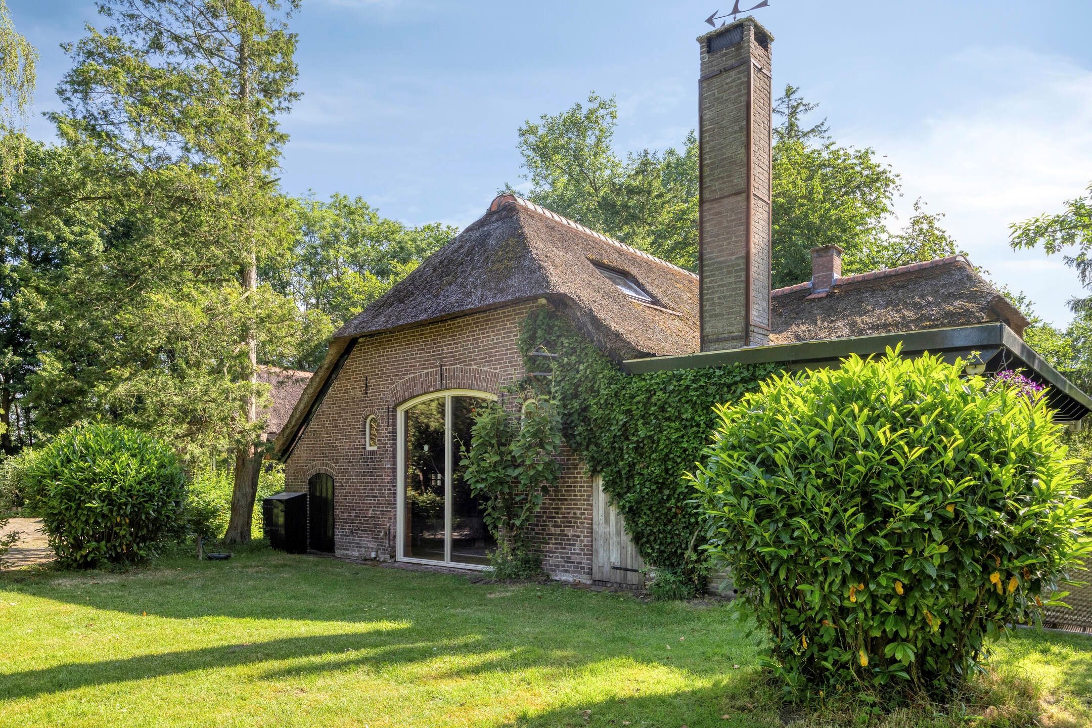 Exceptional Thatched Farmhouse with Pool, Sauna, and Private Guest House — 57