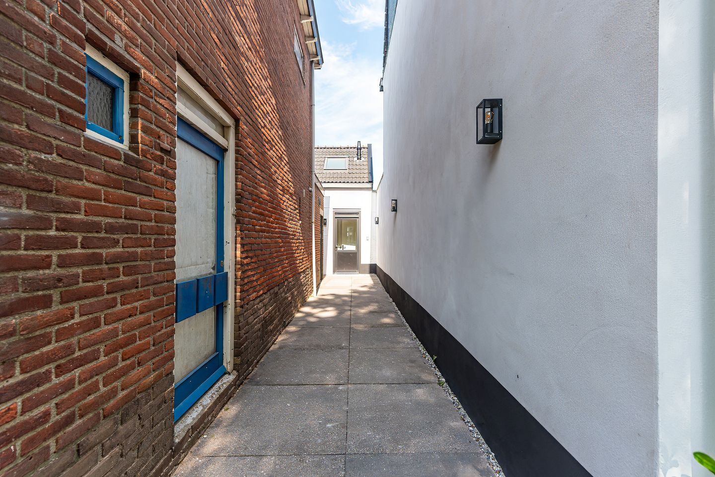 Stylish Move-in Ready Home with Versatile Outbuilding in Prime Hilversum Location — 44