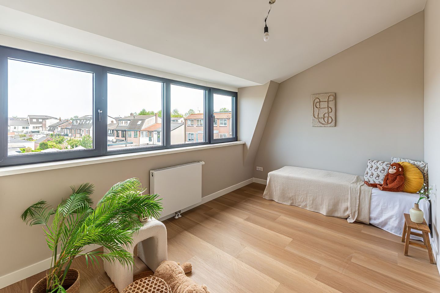 Stylish Move-in Ready Home with Versatile Outbuilding in Prime Hilversum Location — 35